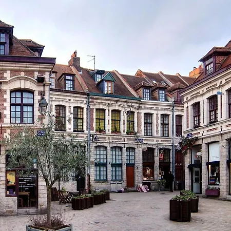 Old Town - Cozy And Functional Ap リール